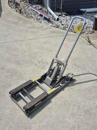Pro-Lift Model T-2140 Mower/ATV Lift