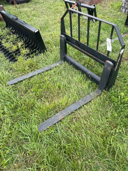 New Tomahawk QT 42 inch 2800LB pallet forks