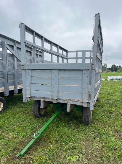 7x16ft wood kicker wagon on JD 1065 gear