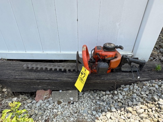 Tanaka Industrial THT200 gas hedge trimmer
