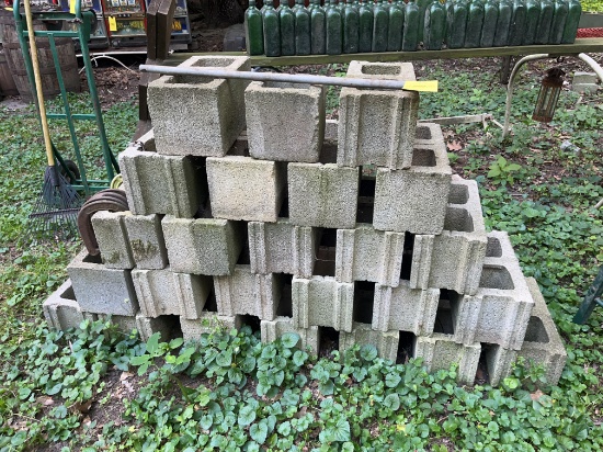 24 Cinder Blocks - Horseshoes