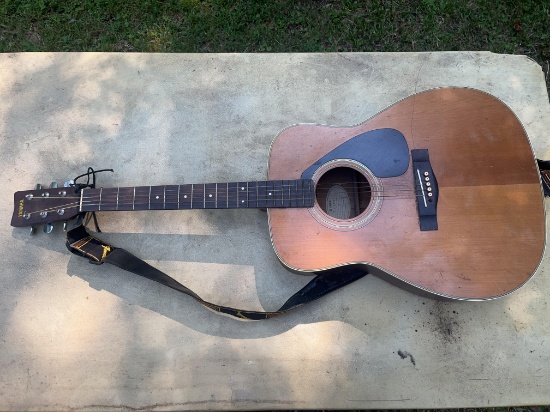 Yamaha 6 String Guitar