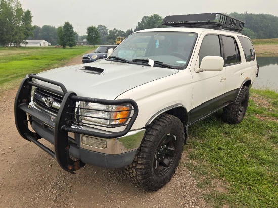 1999 Toyota 4Runner, runs and drives, 183,578 miles 4X4