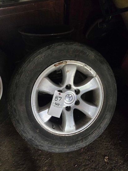 Toyota rim p245/65r17 tire