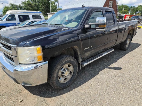 2009 Chevy 2500HD pickup, runs and drives