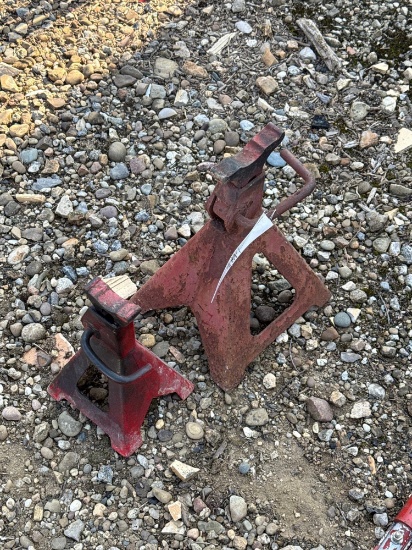pair of jack stands