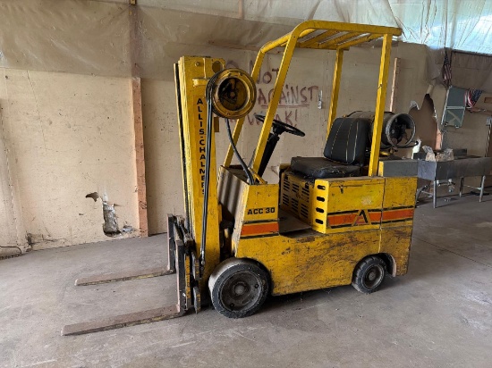 Allis Chalmers ACC 30 LP Forklift
