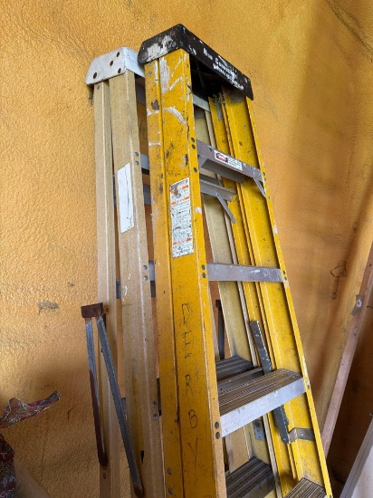 Fiberglass Step Ladders