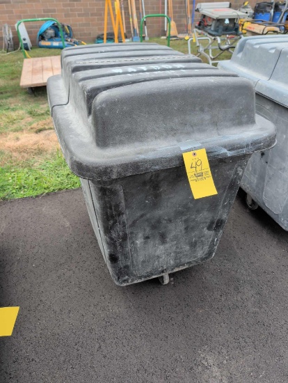 Rubbermaid Rolling Cube Truck With Lid