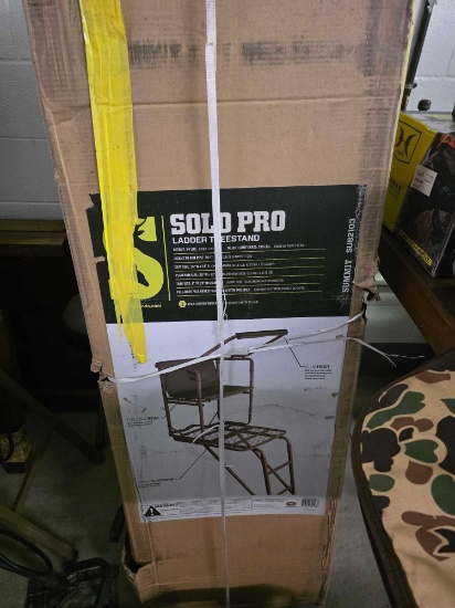 Solo Pro Ladder Tree Stand in Box