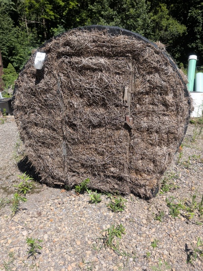 Round bale hunting blind