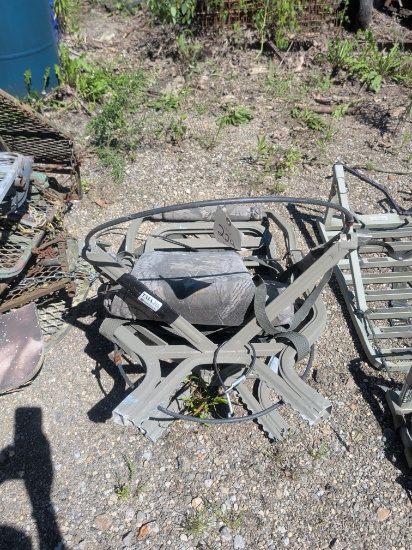 TMA camouflage tree stand