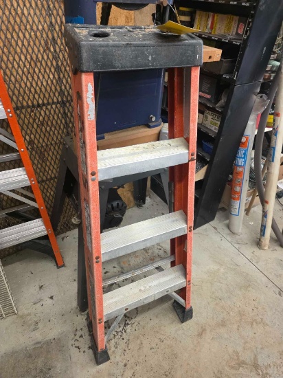 4 Ft Fiberglass Step Ladder