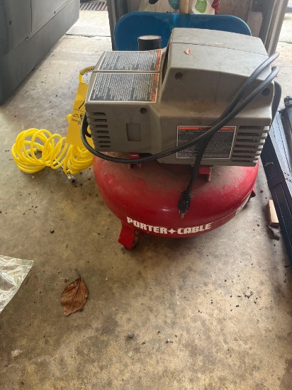 Porter Cable portable 150 psi pancake air compressor with hose
