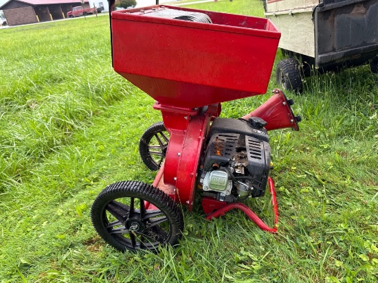 Chipper shredder with Kohler 6.5HP engine