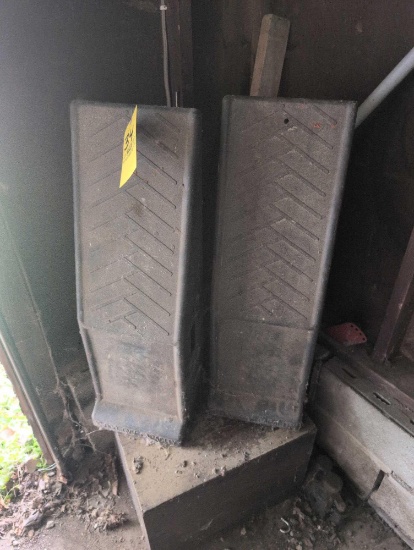 Set of poly car ramps