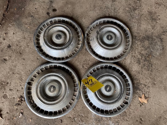 Set of 4 chevy hub caps