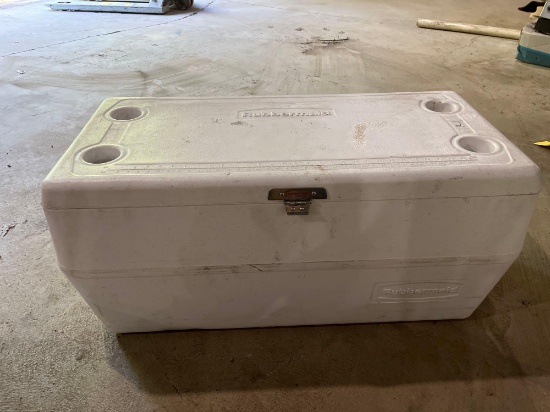 Rubbermaid Cooler