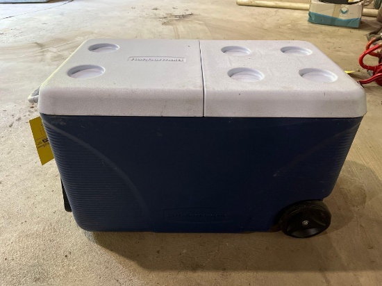 Rubbermaid Wheeled Cooler