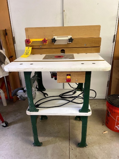 Woodpeckers Precision Lift Router Table with Milwaukee Router