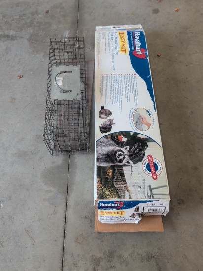 (2) Havahart live animal wire cage traps