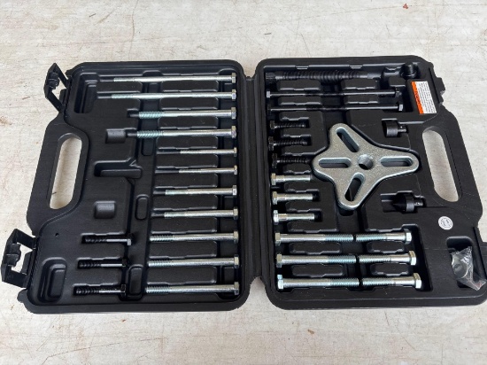 Bolt type wheel puller set