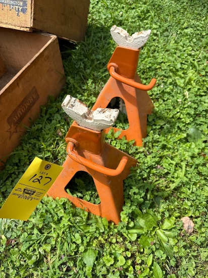 pair of jack stands