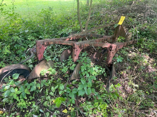 International 3pt 3 bottom plow