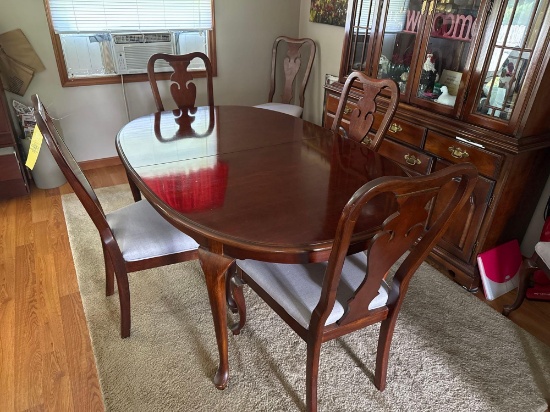 dining room table with 6 chairs and matching hutch