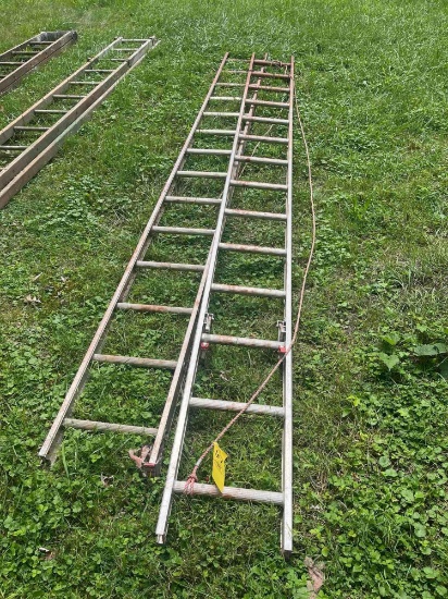 Aluminum extension ladder