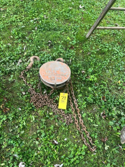 Yale 1 1/2 ton chain hoist