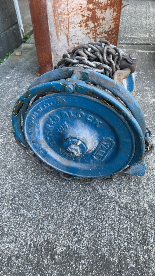 Yale 1/2 ton chain hoist