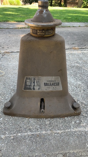 Micro wheel balancer