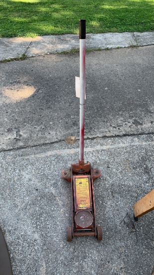 Central hydraulics 2 1/4 ton floor Jack