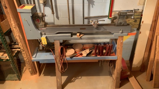 Delta wood lathe w/ 3 ft table and tooling