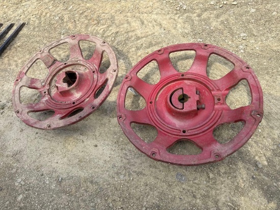 pair 34in IH 560 rear tractor center hub