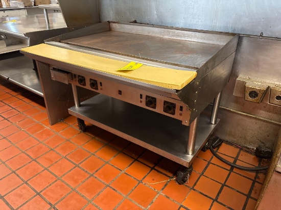 Vulcan gas flat top griddle on casters