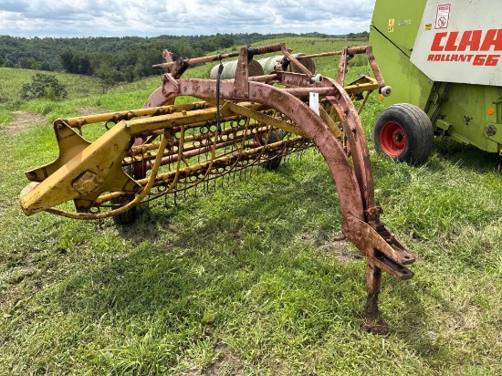 New Holland 256 hay rake