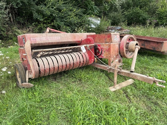 Massey Ferguson 9 square baler
