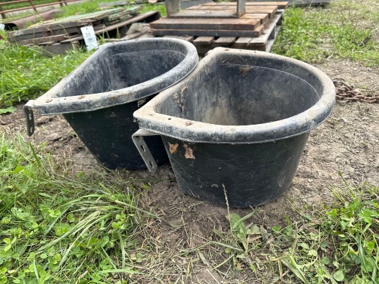 Pair gate feed buckets