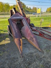 International 1PR corn picker