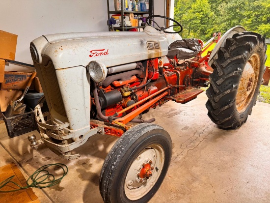 1953 Ford Jubilee Tractor - Runs Well