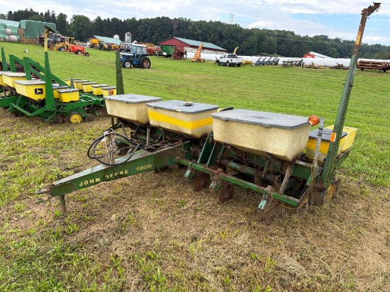 John Deere 7000 6 row corn planter