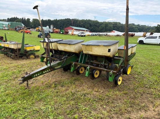 John Deere 7000 6 row corn planter