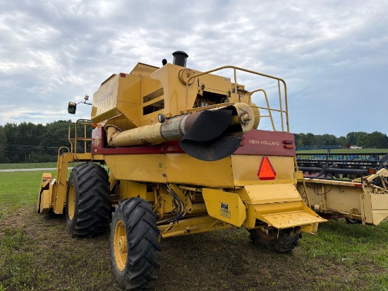New Holland TR86 Combine