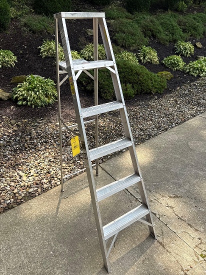 aluminum 5 1/2 foot step ladder
