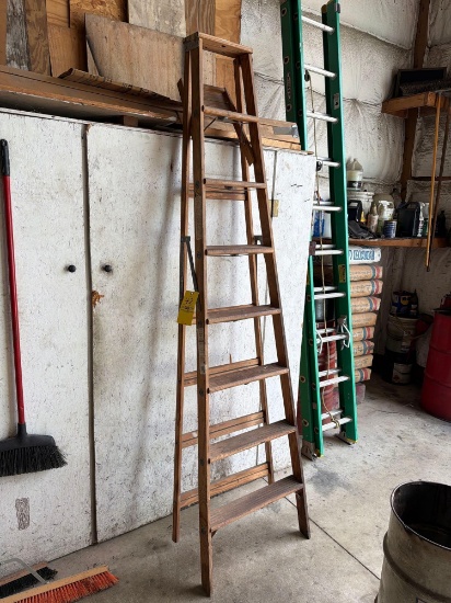 Keller 8 Ft Wood Ladder