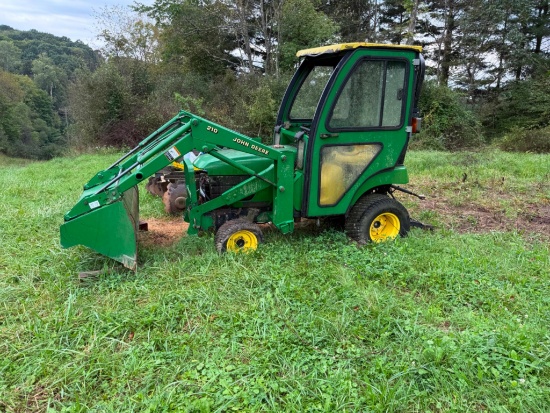 John Deere LV2210 Compact Tractor w/Cab & 210 loader