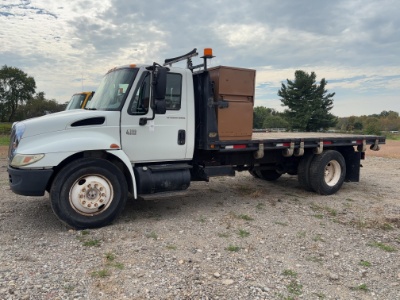 2002 International 4300 DT466 with 6spd Synchro Eaton Fuller Manual Trans. shows 240,626 Miles