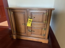 Magnovox Record player with cabinet